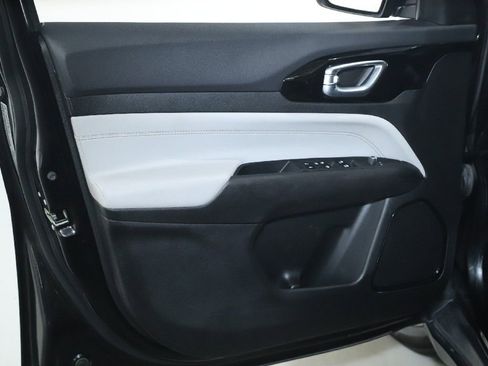 Used 2024 Jeep Compass Limited image 15