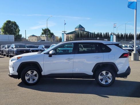 Used 2020 Toyota RAV4 XLE w/ Convenience Package image 8