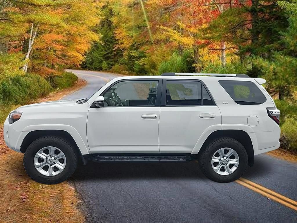 Used 2024 Toyota 4Runner SR5 Premium w/ Moonroof Package AWD/4WD image 7