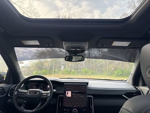 Used 2024 GMC Acadia AT4 w/ Luxury Package image 14