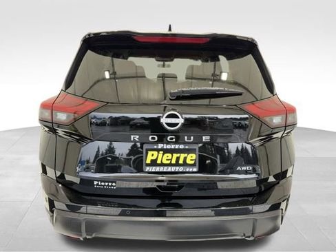 Used 2025 Nissan Rogue SV image 3
