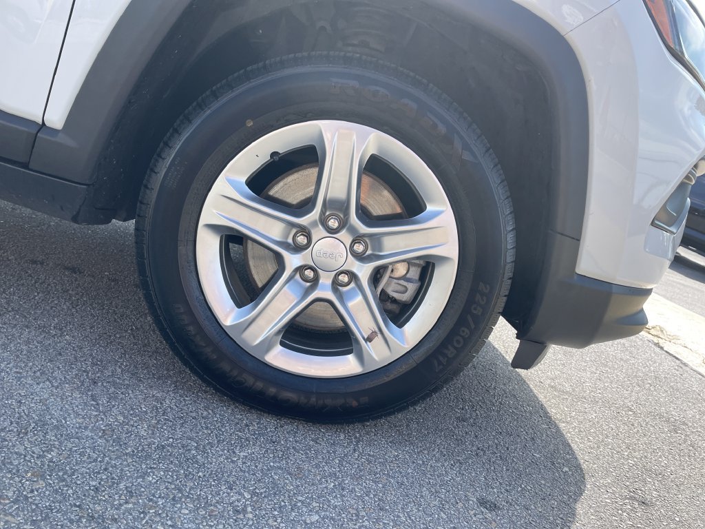 Certified 2024 Jeep Compass Latitude AWD/4WD image 11