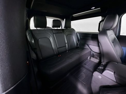 Used 2023 Land Rover Defender 90 SE AWD/4WD image 28