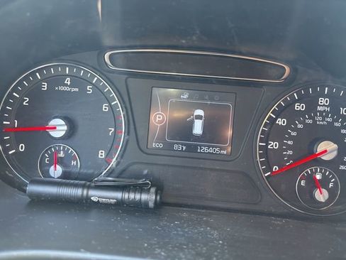 Used 2017 Kia Sorento LX w/ LX Convenience Package image 5