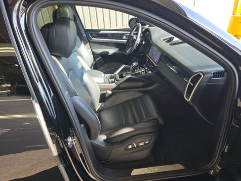 Used 2020 Porsche Cayenne E-Hybrid Coupe w/ Premium Plus Package image 10