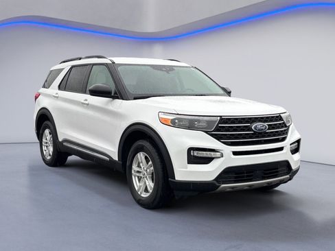 Used 2023 Ford Explorer XLT w/ Equipment Group 202A AWD/4WD image 9