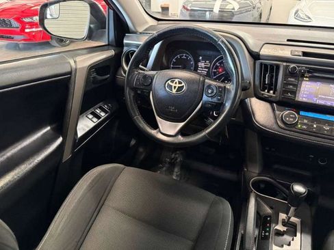 Used 2018 Toyota RAV4 XLE FWD image 17