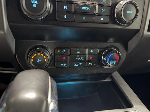 Used 2020 Ford F150 XLT w/ Equipment Group 302A Luxury AWD/4WD image 21