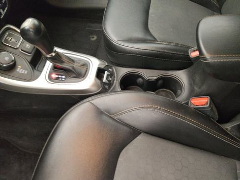 Used 2018 Jeep Compass Latitude w/ Popular Equipment Group AWD/4WD image 26