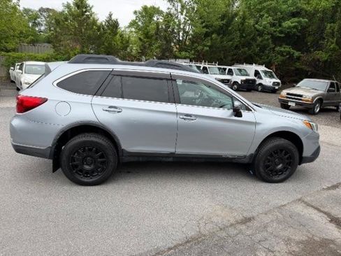 Used 2016 Subaru Outback 2.5i Limited AWD/4WD image 6