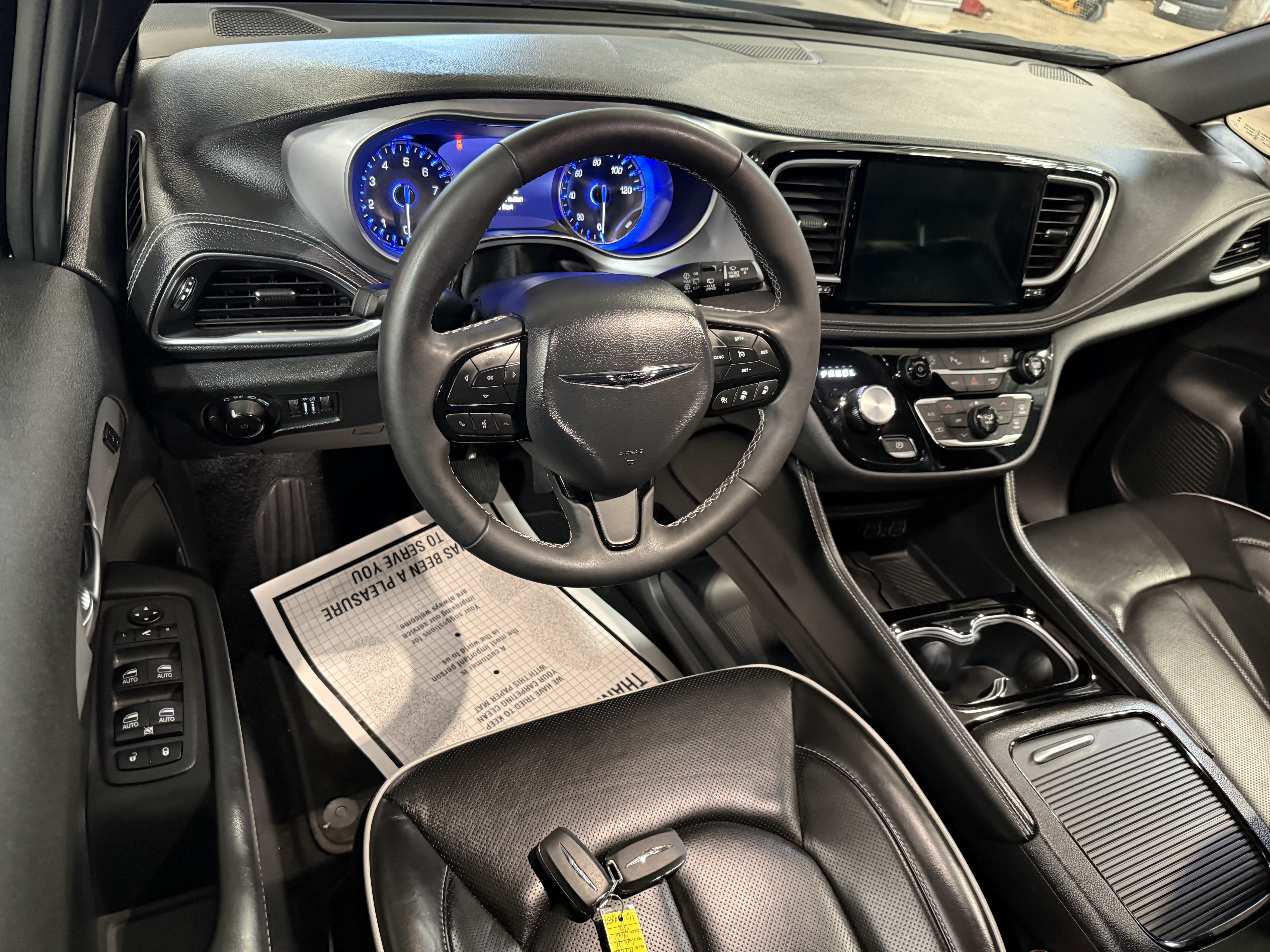 Certified 2025 Chrysler Pacifica Limited AWD/4WD image 36