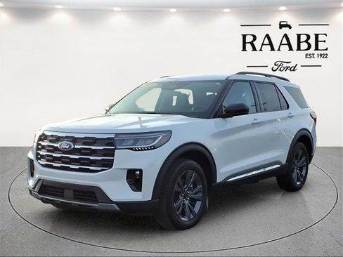 Used 2025 Ford Explorer Active w/ Active Comfort Package image 3