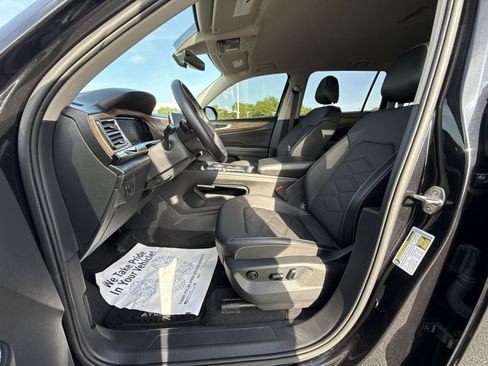 Used 2025 Volkswagen Atlas SE AWD/4WD image 12