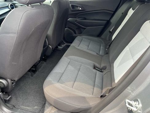 Used 2024 Chevrolet Trax LS w/ LS Convenience Package FWD image 11