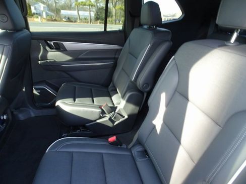 Used 2025 Buick Enclave Preferred image 8