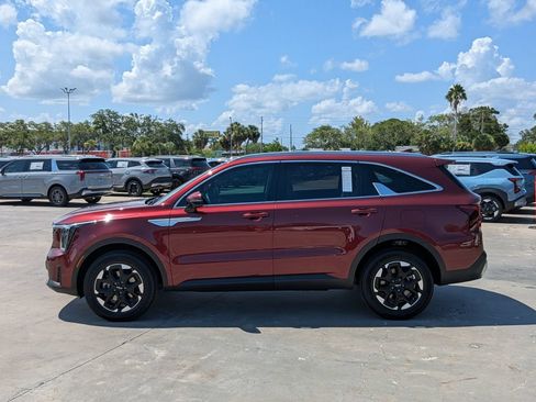 Certified 2025 Kia Sorento S AWD/4WD image 5