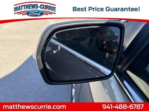 Used 2024 Ford Edge Titanium image 8