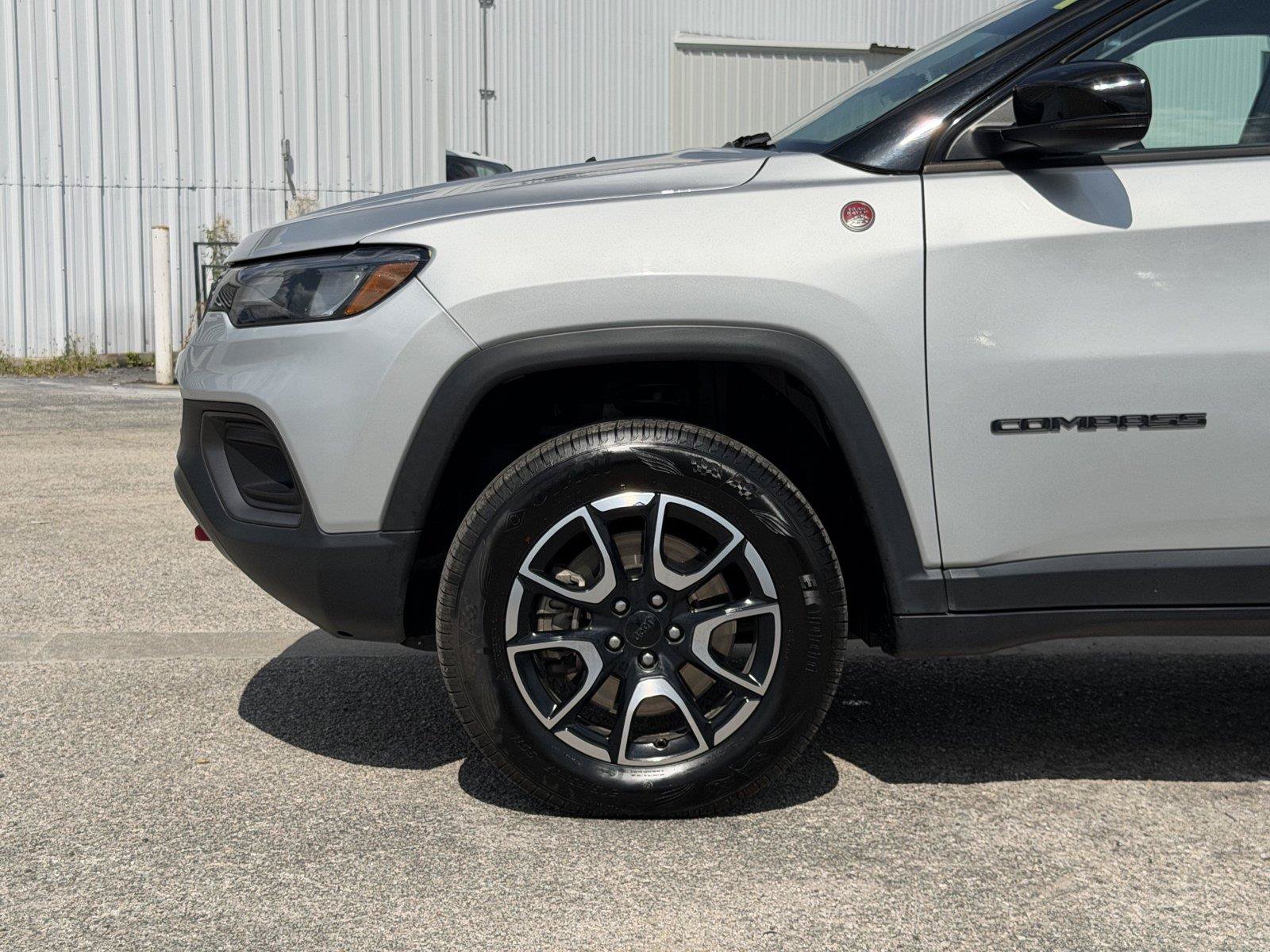 Used 2024 Jeep Compass Trailhawk AWD/4WD image 10