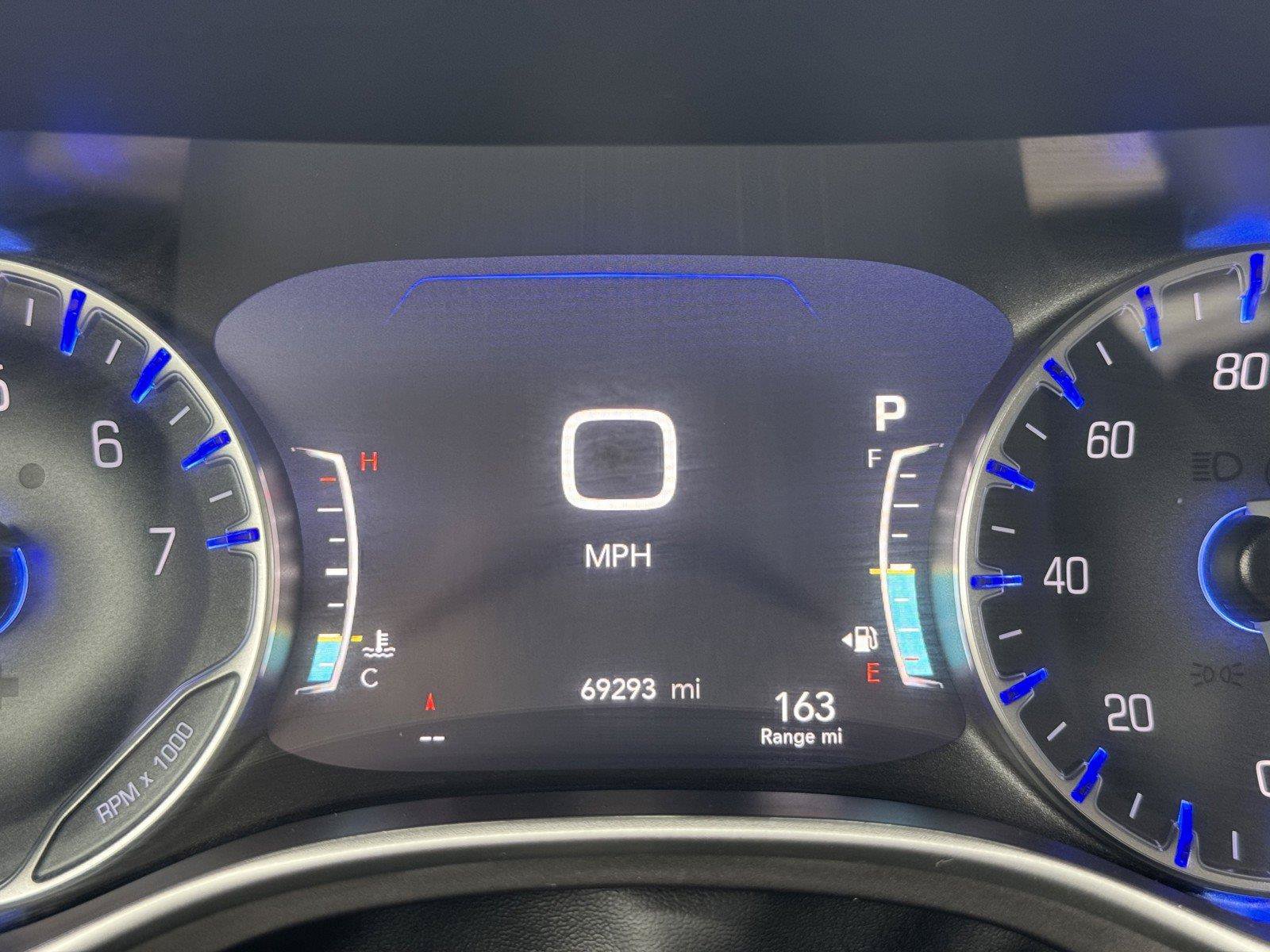 Used 2023 Chrysler Pacifica Touring-L FWD image 14