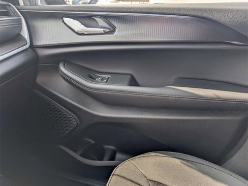 New 2025 Jeep Grand Cherokee Laredo image 38