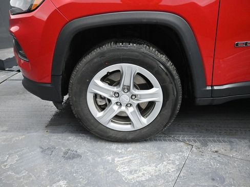 Used 2024 Jeep Compass Latitude image 13