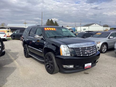 Used 2011 Cadillac Escalade AWD w/ Touring Package image 2