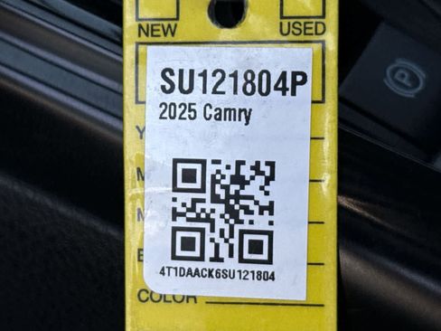 Used 2025 Toyota Camry SE image 35