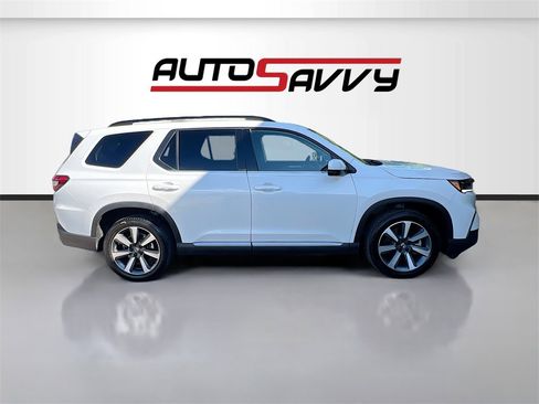 Used 2023 Honda Pilot Touring image 8