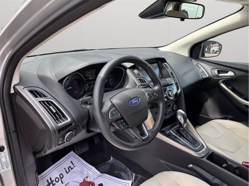 Used 2018 Ford Focus Titanium w/ Titanium Technology Package FWD image 6