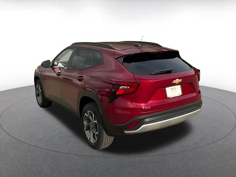 Used 2025 Chevrolet Trax LT image 11