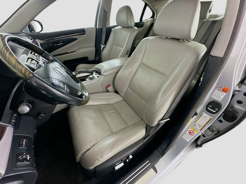 Used 2017 Lexus LS 460 w/ Comfort Package RWD image 13