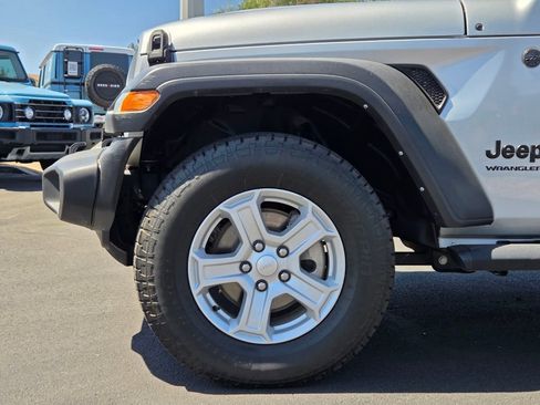 Used 2022 Jeep Wrangler Sport AWD/4WD image 9