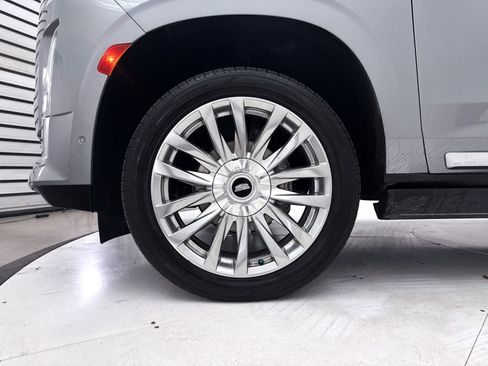 Used 2023 Cadillac Escalade ESV Premium Luxury w/ Performance Package AWD/4WD image 17