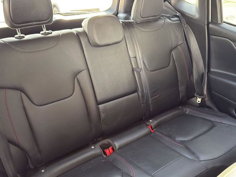 Used 2019 Jeep Renegade Trailhawk image 39