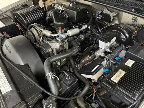 Used 2000 Chevrolet Tahoe Z71 w/ Comfort & Security Pkg image 98