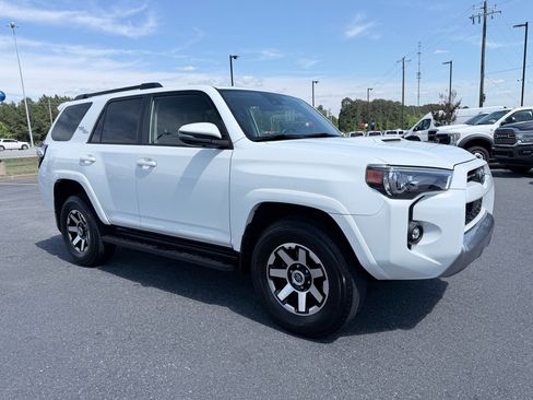 Used 2021 Toyota 4Runner TRD Off-Road Premium AWD/4WD image 2