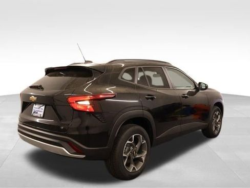 New 2026 Chevrolet Trax LT w/ LT Convenience Package FWD image 2