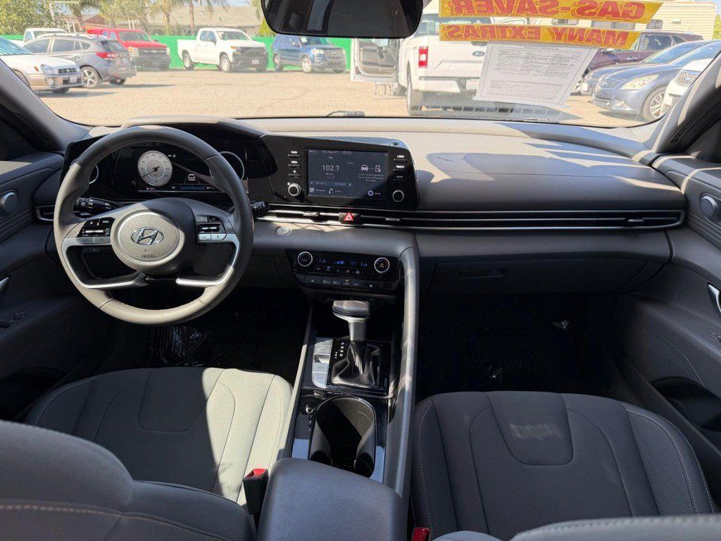 Used 2022 Hyundai Elantra SEL w/ Convenience Package FWD image 23