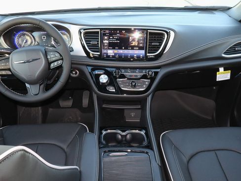New 2026 Chrysler Pacifica Limited w/ S Appearance Package image 22