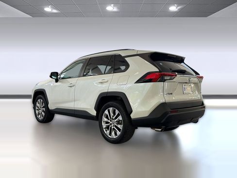 Used 2021 Toyota RAV4 XLE Premium FWD image 3