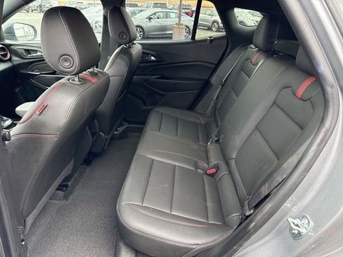Used 2025 Chevrolet Trax RS w/ Sunroof Package image 6