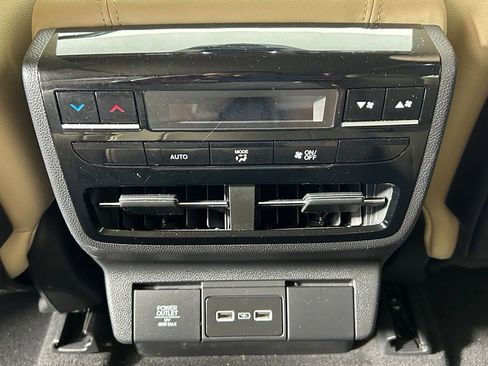 Used 2023 Acura MDX SH-AWD image 19