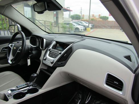Used 2017 Chevrolet Equinox Premier w/ Enhanced Convenience Package AWD/4WD image 11
