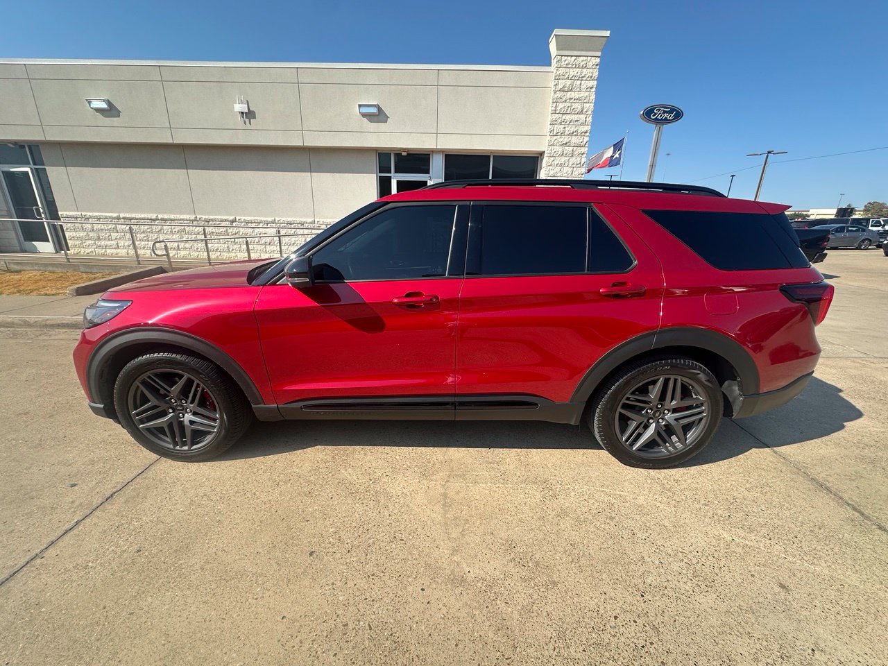 Used 2025 Ford Explorer ST w/ Sun And Sound Package AWD/4WD image 7