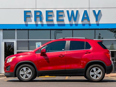 Used 2015 Chevrolet Trax LT FWD image 2