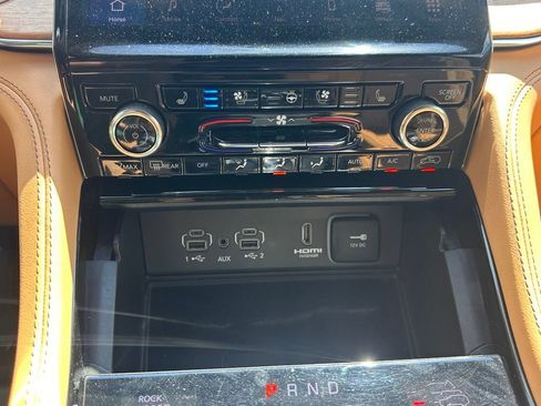 Used 2023 Jeep Grand Cherokee L Summit AWD/4WD image 38