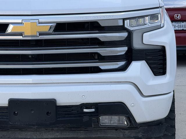 Used 2023 Chevrolet Silverado 1500 High Country w/ High Country Premium Package AWD/4WD image 9