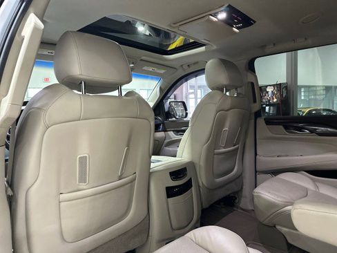 Used 2016 Cadillac Escalade Luxury AWD/4WD image 48