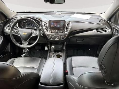 Used 2017 Chevrolet Malibu LT w/ Leather Package FWD image 10