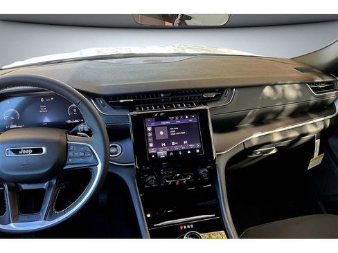 New 2025 Jeep Grand Cherokee L Laredo image 8